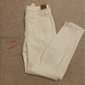 White AE jeggings